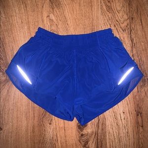 Lululemon Hotty Hot Low-Rise Lined Short 2.5"